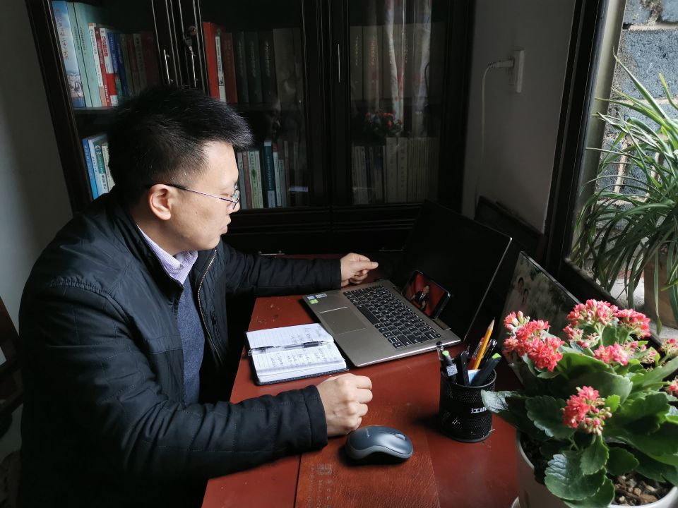 太阳成集团tyc33455院长黄秋生照片4(1).jpg